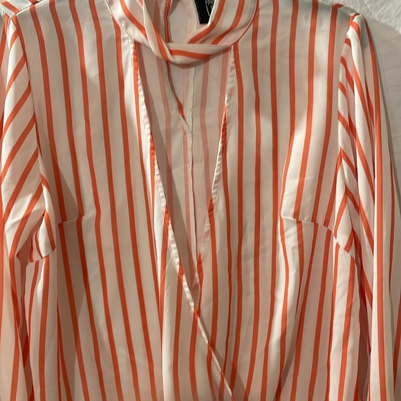 A size large, orange, and white, beautifully detailed parallel lines - Picture 9 of 10